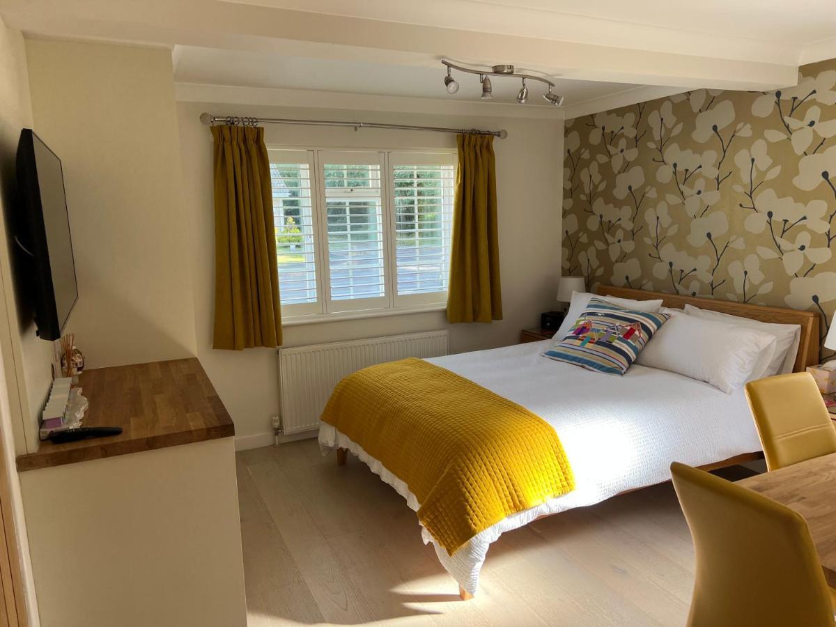 No 64 Bed And Breakfast Lymington Exterior photo