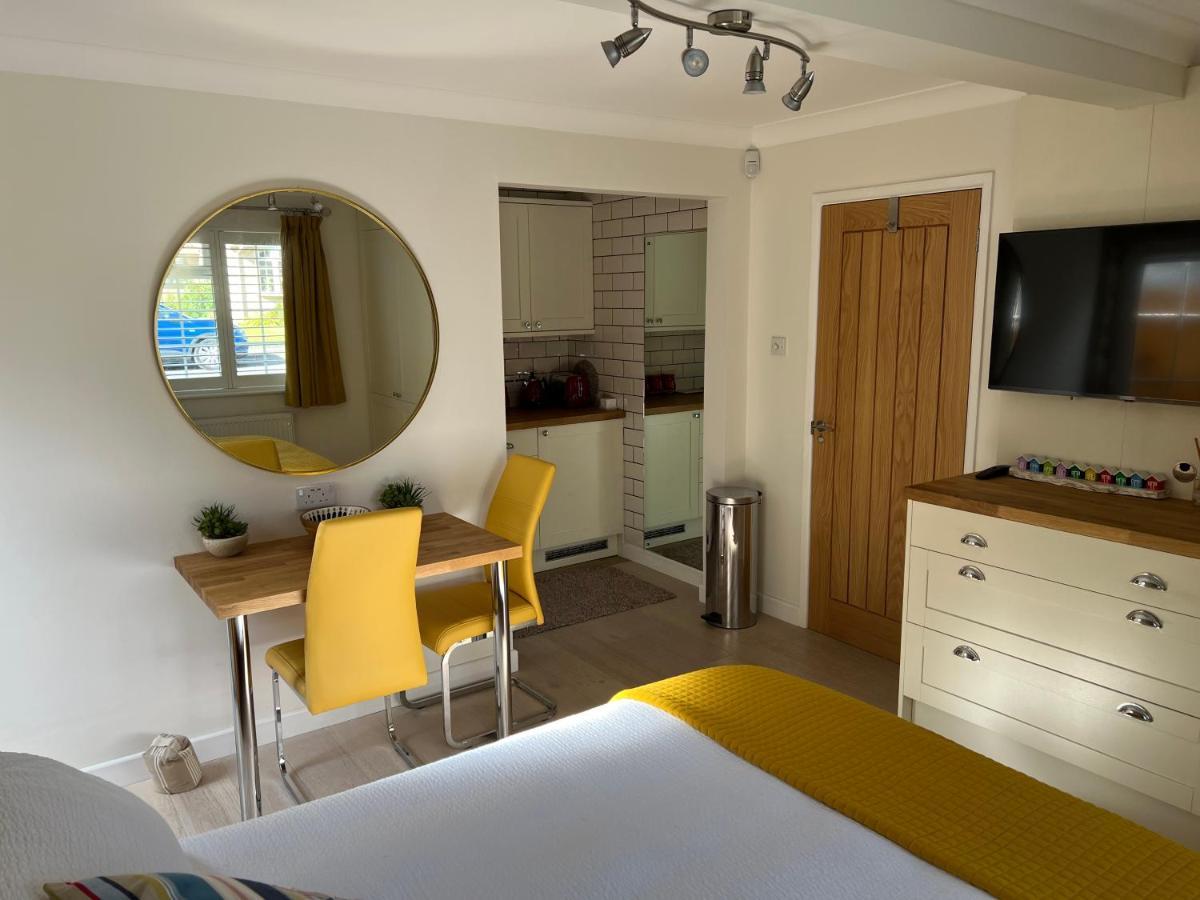 No 64 Bed And Breakfast Lymington Exterior photo